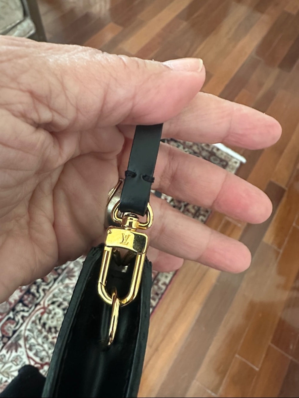 Louis Vuitton LV Monogram Pochette - Picture 10 of 13